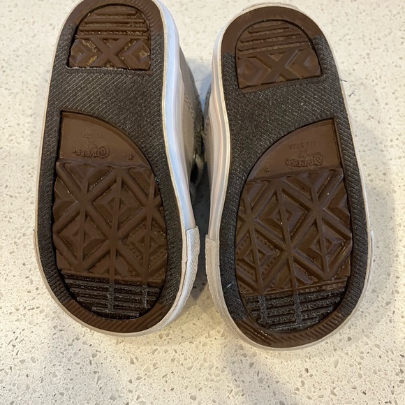 Toddler Converse Chuck Taylor Sneakers - Picture 6 of 6